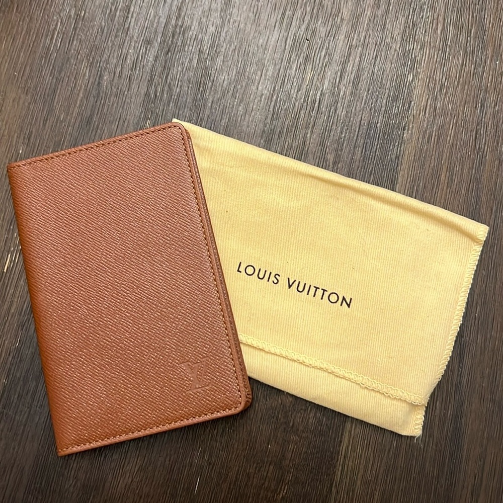 Authentic Louis Vuitton brown taiga leather bifold card I.D. Holder